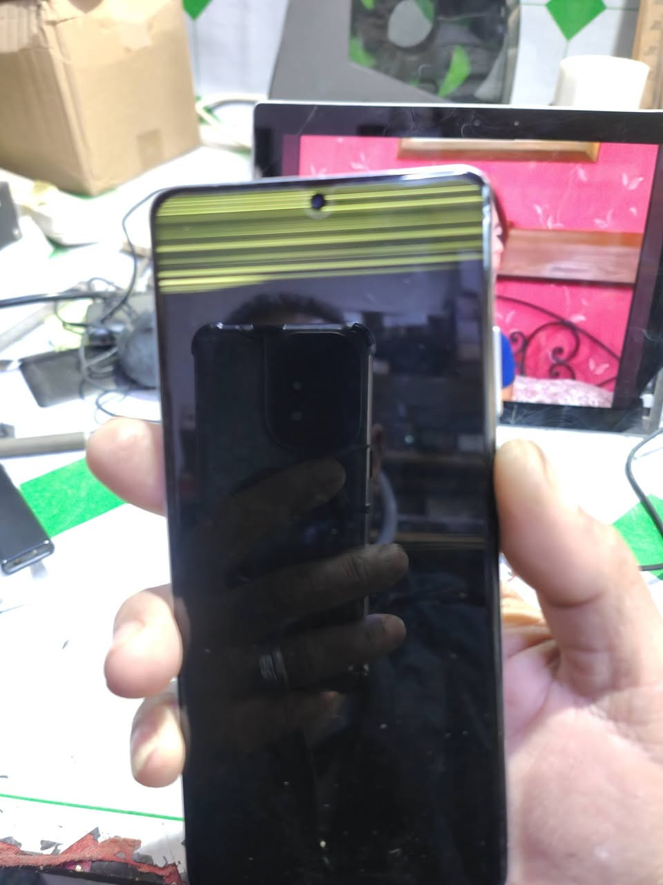 السلام عليكم 
s21 ultra
بهاي الحاله جهازي الشخصي
 فجأ صارت هاي الحاله بي 
شرق اوسط
شريحتين 
السعر 100
ماعندي توصيل مكاني بغداد تواصل ( *********** )
