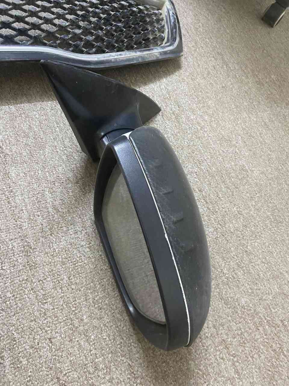 شباك  فقط بي ثلمة صغيرة موضحة بالصورة سعرة ٣٠ الف قفل ومري اوبتما ترهم من موديل ١١ ال ١٦ سعرهن ٨٠ الف

بلاديات مو تجارية اشاير مري وشفط كلة شغال عل فحص لون ابيض محطوطهة كفر اسود 

مكاني بغداد اتصال ***********
