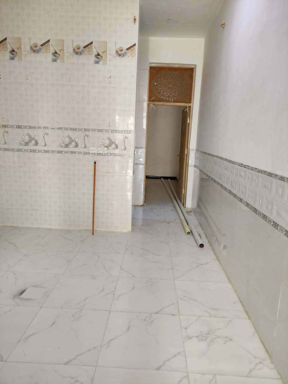 سلام عليكم بيت للأجار في منطقه الورديه مساحته 100م طابقين ، الطابق الاول يتكون من مطبخ ، صاله ، غرفه ، صحيات 
الطابق الثاني غرفتين مع صحيات 
السعر 350 وبي مجال 
للتواصل ***********

مُكلف بالنشر* Singapore
