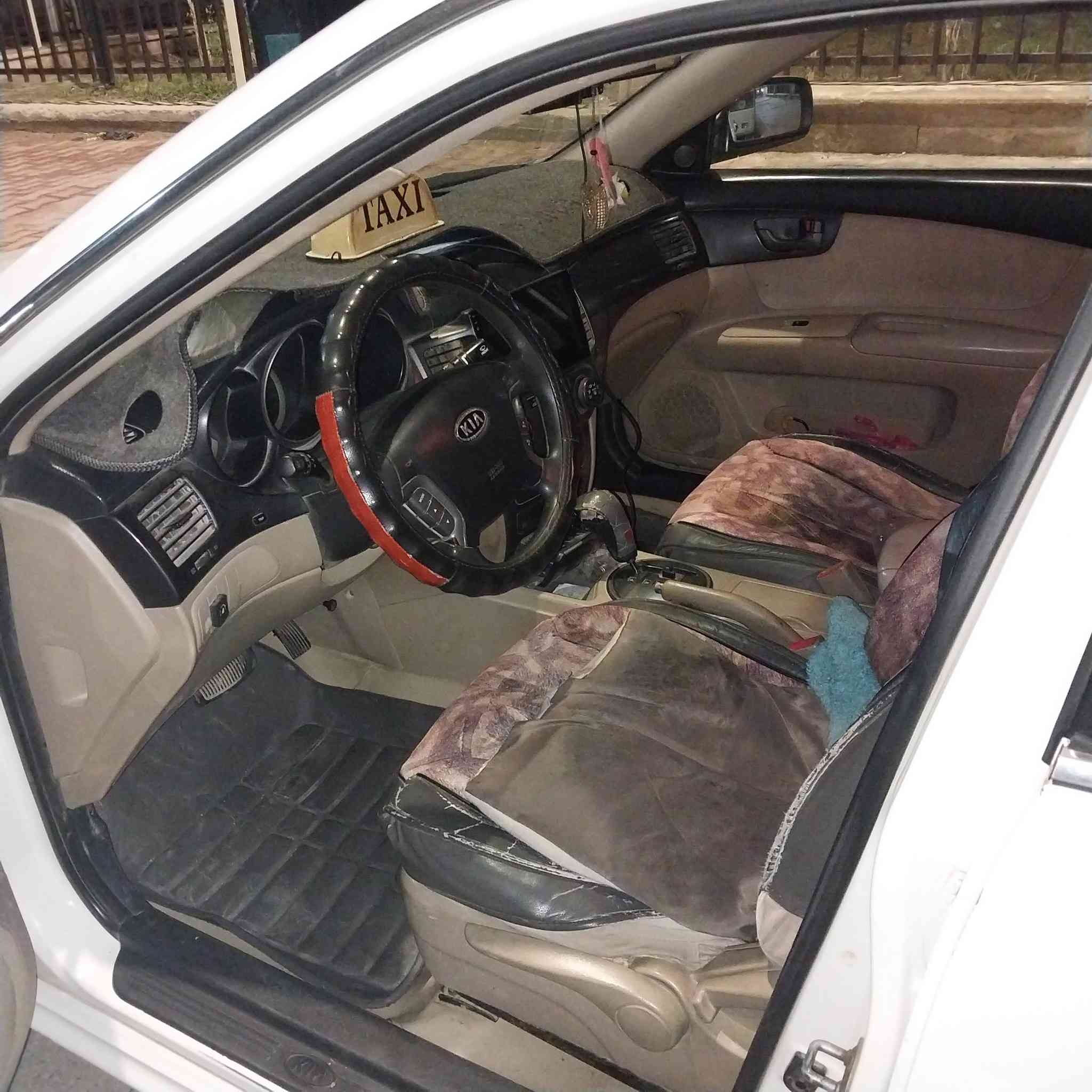 سياره اوبتما موديل ٢٠٠٩ نضيفه فقط جمالغ صبغ وشوي تكحيل بالتكم سياره شاشه كامره دواره تخم تاير حداديه ٨٠ بالميه مزوده بمنظومه غاز العنوان واسط/كوت/الطشاش للتواصل *********** السعر ١١٥ وبيها مجال
