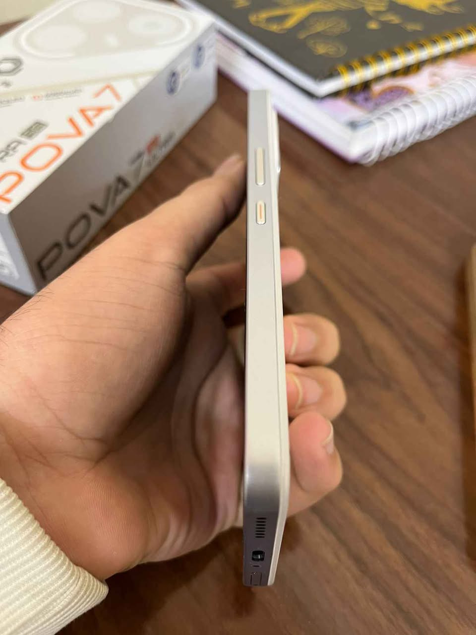 السلام عليكم بوفا 7 التراجهاز اخو الجديد ملحقات كامله رام 12+12 ذاكره 256 كامره 108 بكسل بطاريه 6000 شاشه 144 هرتز ببجي 120 فريم ثابت  استخدام قليل قبل شهر اخذته سعره 325 مكاني بغداد دولعي *********** بغداد, العراق
