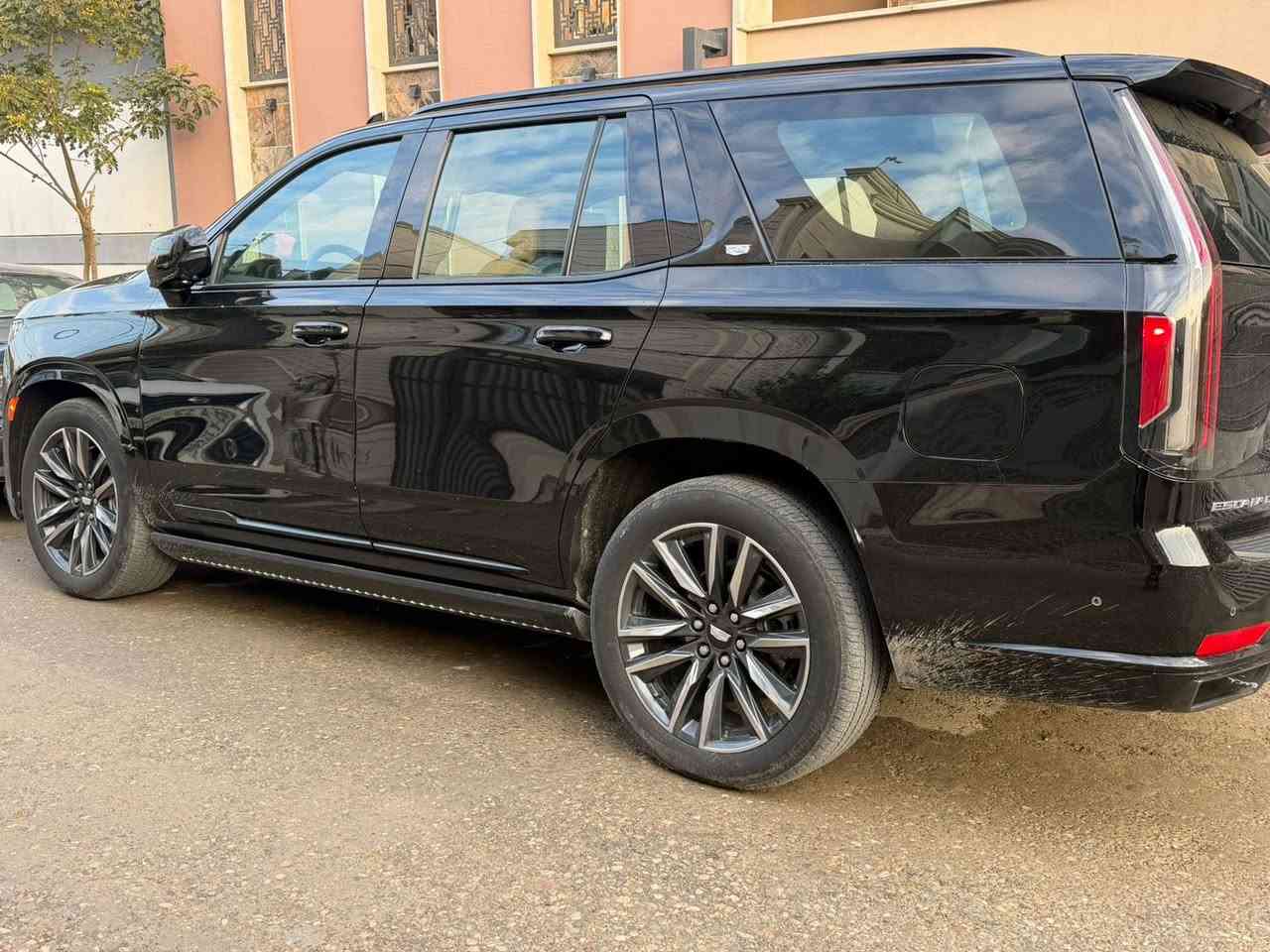 للبيع كاديلاك 2023 خليجي
36 سماعه وكاله المنصور 

رقم بغداد كفاله عامه

السيارة مغلفة ppf 

 ماشيه 42000 km...

(المواصفات اعلى فئه 1/1 خليجي

من عدا المساج )

بصمه

بانوراما

جكات

سماعات 36

كراسي خزن 

رادار امامي وخلفي وجانبي

 نقط عمياء

عدد كامرات 5

عدد شاشات 3

كراسي كهرباء

كراسي تدفئه

كراسي تبريد

تشغيل عن بعد جنطه كهرباء

شاشه ديجيتال

هند بريك بصمه

دوس كهرباء

كفالة كير ومكينة من الفتح والتبديل 

السعر : 78،000$ يعني 7 شدات و80$ ورقة وبيه مجال  

رقم الهاتف : ‭***********‬
