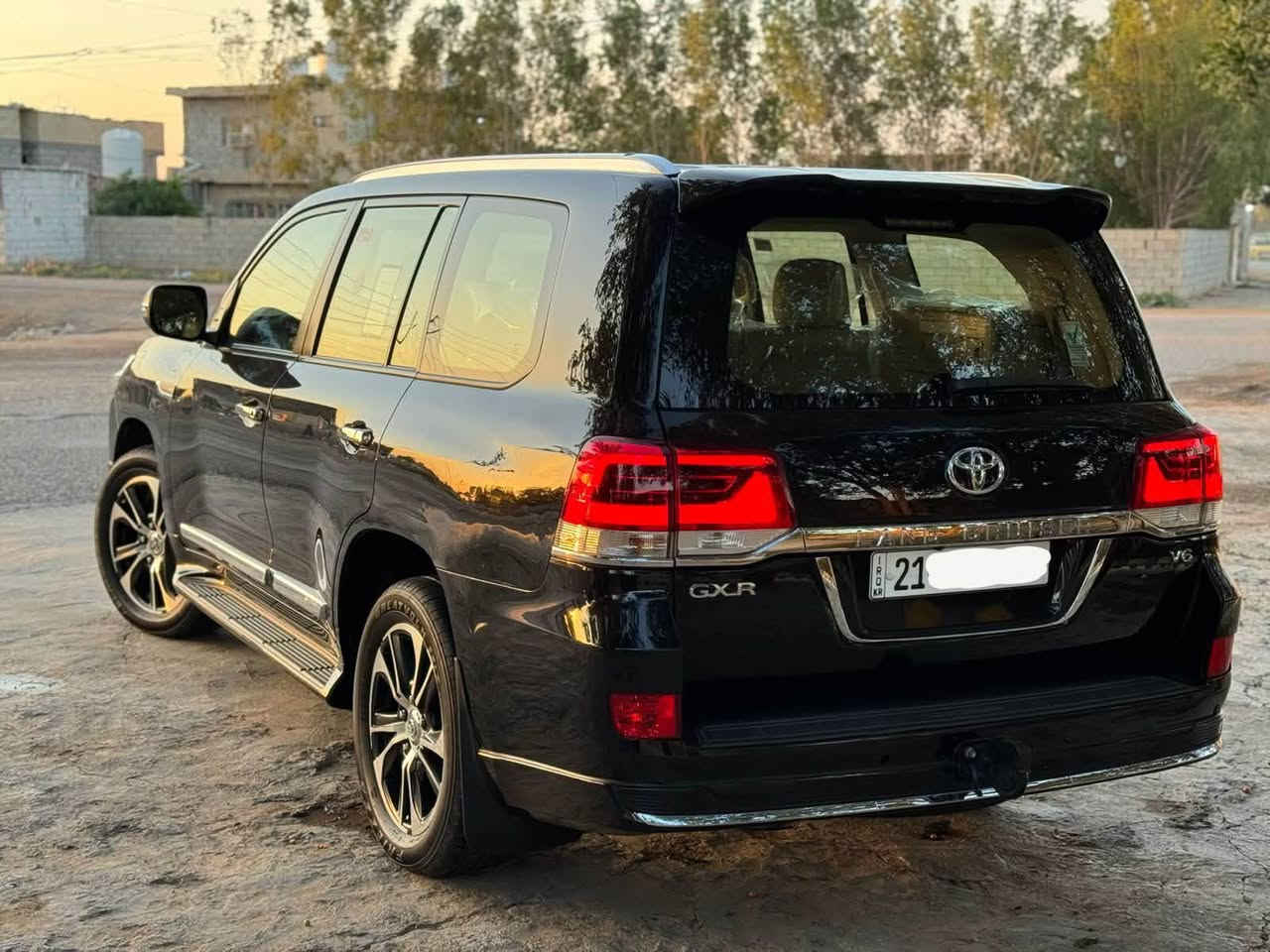 لاندكروز 2017 فطيم
فول مواصفات
فتحه 
كراسي كهرباء-جلد
8 ايرباك 
شاحن لاسلكي 
تشغيل عن بعد
6 سلندر 4000
حساس امامي خلفي 
ثلاجه 
وباقي المواصفات معروفه 
السعر 425 بي مجال 
كفاله عامه عدا بارد بسيط بالجاملق الخلفي 
العنوان بغداد 
للاستفسار 
***********
