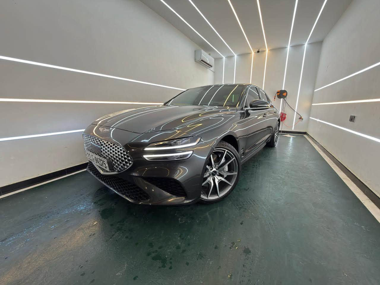 🔴Genesis g70 2025.    

🔴 المسافه:المقطوعة : 9000  ميل.

🔴الفئه: ادفانس تو ويل (دفع خلفي) 

🔴حجم المحرك :2.5L turbo

🔴لوحة السيارة :بغداد (باسم البائع)

🔴الون : رصاصي + دواخل بيجي 

🔴حادث السيارة :بنيد راجع بارد بدون تبديل او صبغ او فتح

🔴المواصفات:

- 5 وضعيات قيادة (eco- normal-sport-sport plus- costume)  

- لانج كونترول

Auto Hold -

- شاشة كبيرة

- كشنات امامي تدفئة تبريد 

- كشنات كهربائية + ميموري

- تدفئة ستيرن

- ستيرن كهرباء

- كامرات ٣٦٠ درجة

- حساسات امامي خلفي

- سقف كنتارا

- بريكات برمبو ٦ بستم بلادي

- جامات اوتماتيك 

- سايد بريك كهربائي بصمه

-تبريد قطعتين 

- رادارات امامي وخلفي وجانبي

- نظام تحديد المسار

- مري شفط +اشارة + تعتيم

- لايتات LED امامي خلفي

- دخول ذكي مع انارة ترحيب

- قيادة ذاتية

- تحديد مسار + مثبت سرعة تفاعلي يدوس بريك ويمشي تلقائي

🔴للتواصل:***********
متوفر واتساب او اتصال
