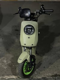 شحن R9 • زيتوني • بطاريات مبدلة