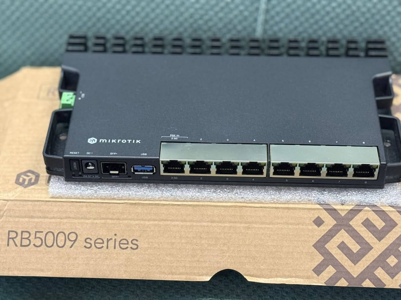 RB 5009 
مايكروتيك جديد للبيع مع sfp
***********
