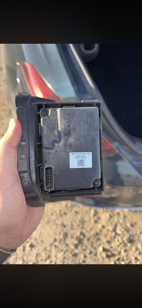 غراض جنيسزز G70 موديل 2022 وفوك تفصيخ اصلي
نرمايد جنطه اصلي 
قاعدة رقم اصليه جنيسزز
گفرات تيربو
ماطور بوابات (شتر)
دكمة جنطة كهرباء كامله هي والظفيره
قفل جنطة اصلي
قبق جنطة اصلي مضروب وهو مصادات مكسور جامهن

***********
