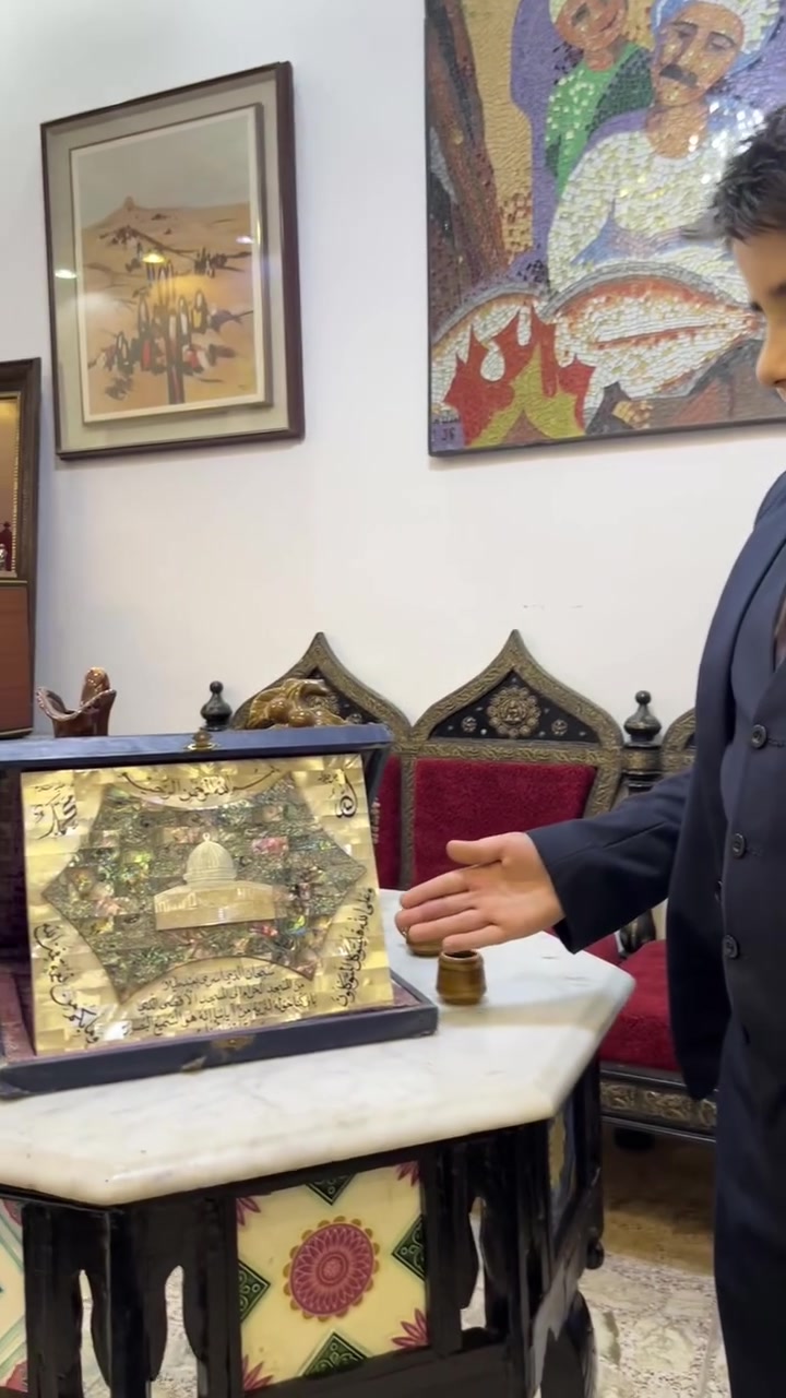 قطعة قديمة جدا وهي عمل فني و من القدس


**إذا كنت صاحب هذا الإعلان وتريد حذفه لأي سبب، رجاءا أرسل رسالة إلى الدعم الفني**