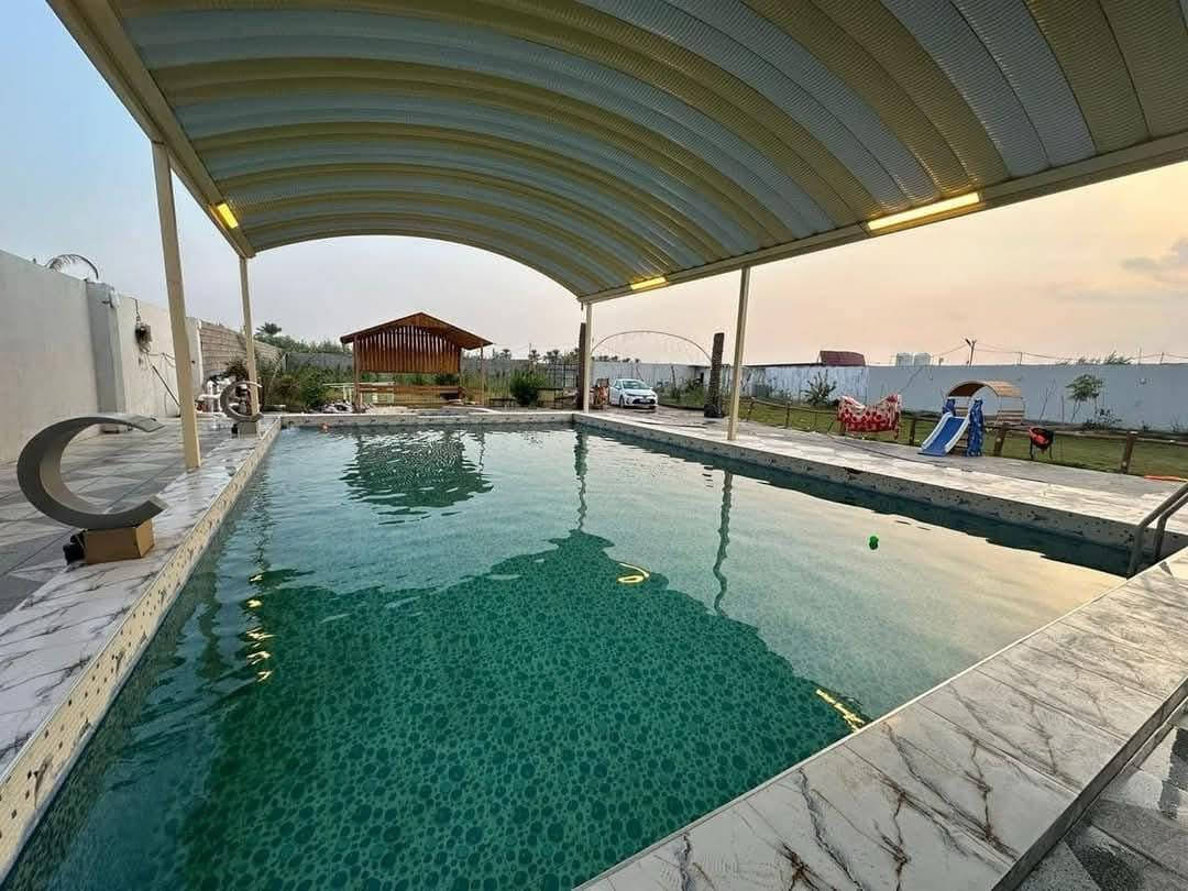 متوفر ايام الاسبوع المقبل ✅
——————————————
 العنوان / بلد /شارع سيد محمد 
للاستفسار الاتصال او واتساب 
***********
تحتوي مزرعة على 🤍
⚜️بليارد 
⚜️فيشه 
⚜️منضده 
⚜️منظومة ماء اسالة 
⚜️سخان 
⚜️انترنيت 4G
⚜️كهرباء 24 ساعه 
⚜️غرفة نوم 
⚜️صالة كبيره 
⚜️شواية ومعدات الشوي الخاصه 
⚜️جلسات عربية 
⚜️مسبح كبير 
⚜️مسبح اطفال صغير 
⚜️العاب اطفال
للاستفسار الاتصال او واتساب 
***********.
للعلم المزرعة موثقه بتطبيق اجرلي
