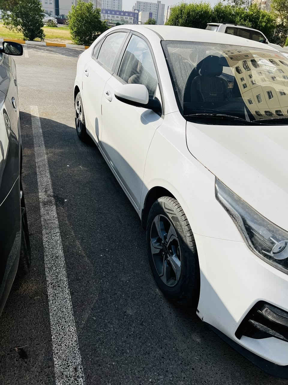 🚘 للبيع: كيا سيراتو 2021 (كلين / مكفولة)
📋 أبرز المواصفات:
• الموديل: 2021
• الفئة: ستاندر (Standard)
• المحرك: 1600cc (اقتصادي وعملي)
• العداد: 60,000 كم (ممشى حقيقي)
• اللون: أبيض (المرغوب)
• الداخلية: أسود
💎 حالة السيارة:
• البدي: مكفولة من الصبغ والبارد (كلين).
• الملاحظات: توجد طخة صغيرة جداً في الدواسة (أسفل الباب) فقط، والباقي بحالة الوكالة.
• المحركات: قير ومكينة بحالة ممتازة (شرط الفحص).
💰 السعر المطلوب:
• 158 ورقة (15,800 دولار).
📞 للاستفسار والتواصل:
يرجى الاتصال على الرقم:
***********
