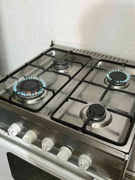 السلام عليكم طباخ للبيع شغال بس عينين بي متشتغل بسبب تنظيف انكسرت ابره بيه بياع***********سعر ٧٥
