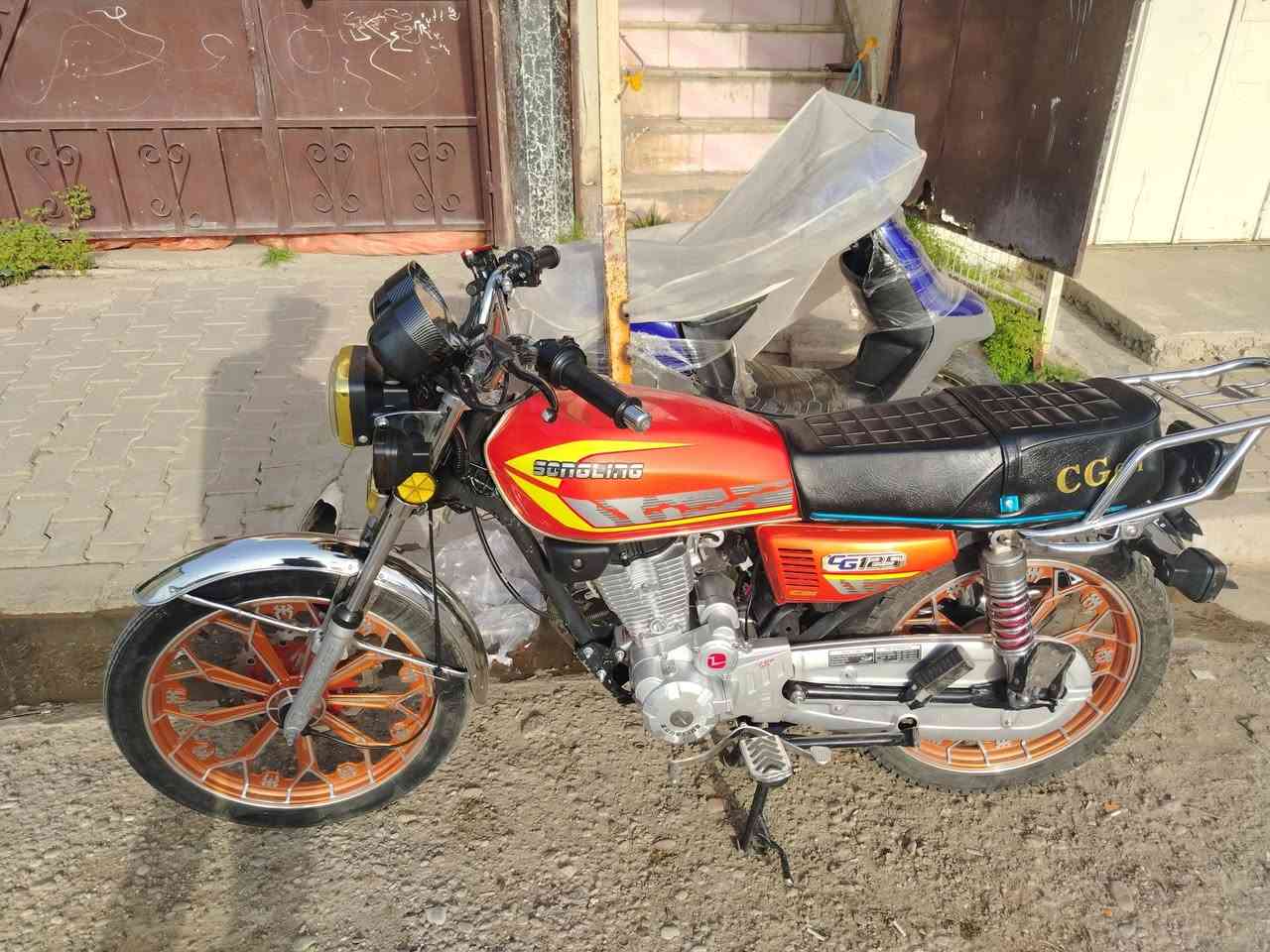 سولنيغ موديل 24 5 كير
محرك كبس كهربايات شغاله نظيف اي عيب مابي للبيع سعره 600 وبي مجال ***********
