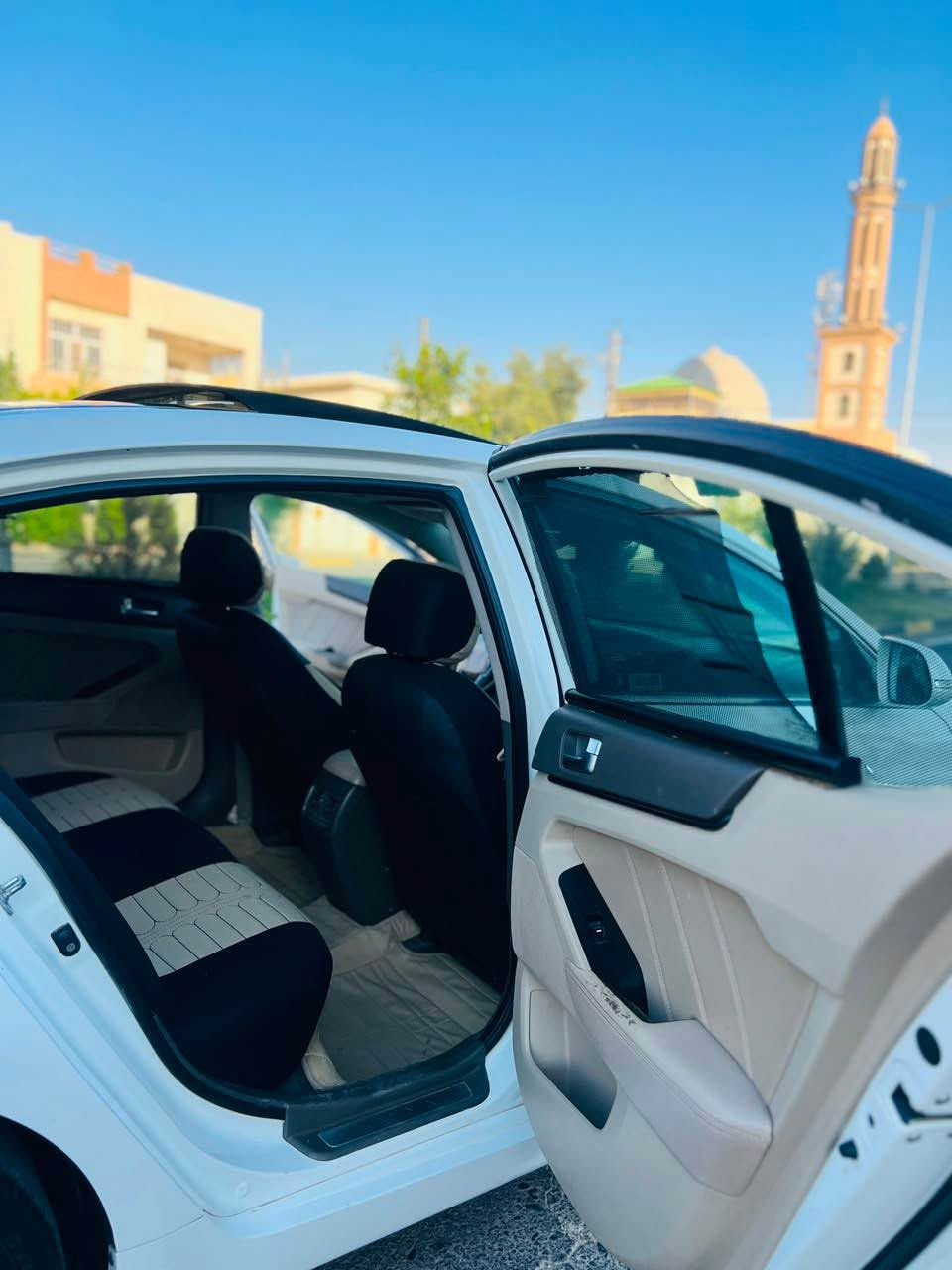 KIA Cadenza 2013
زور خاوينه 
گير و مه كينه به شه رت نه كرايته وه كه پسه 
ته قه و ره قه و ته بريت به شه رت 
فول فول مواسه فات 
پانوراما په رده 
ده رگاو جاملغى سبوغه بئ ناوگرتن 
ئه رباك هه مووى به شه رت 
٢٥٠ هه زار رويشتوه 
١٢ وه ره قه غرامه ى له سه ره 
ره قه م دهوك 
ناونيشان هه ولير 
*********** أربيل, العراق
