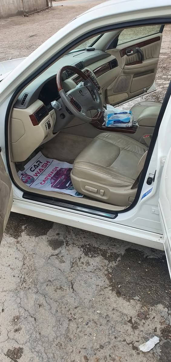 للبيع ملكه 2002 فول مواصفات اربع دكم فتحه تبريد قطعتين ثلاجه تحويرت بيت مديد قبل 10 ايام طلعت من التحوير السياره كفاله كص ونقل جثه والضربه القويه وبيه مكانات صبغ مكينه جديده اسوني شادهة وحداديه جديده الله شاهد السياره خسران عليهة خساره مال جناي السياره بسمي شخصين السعر 178 مع المجال حك الجيه ***********
