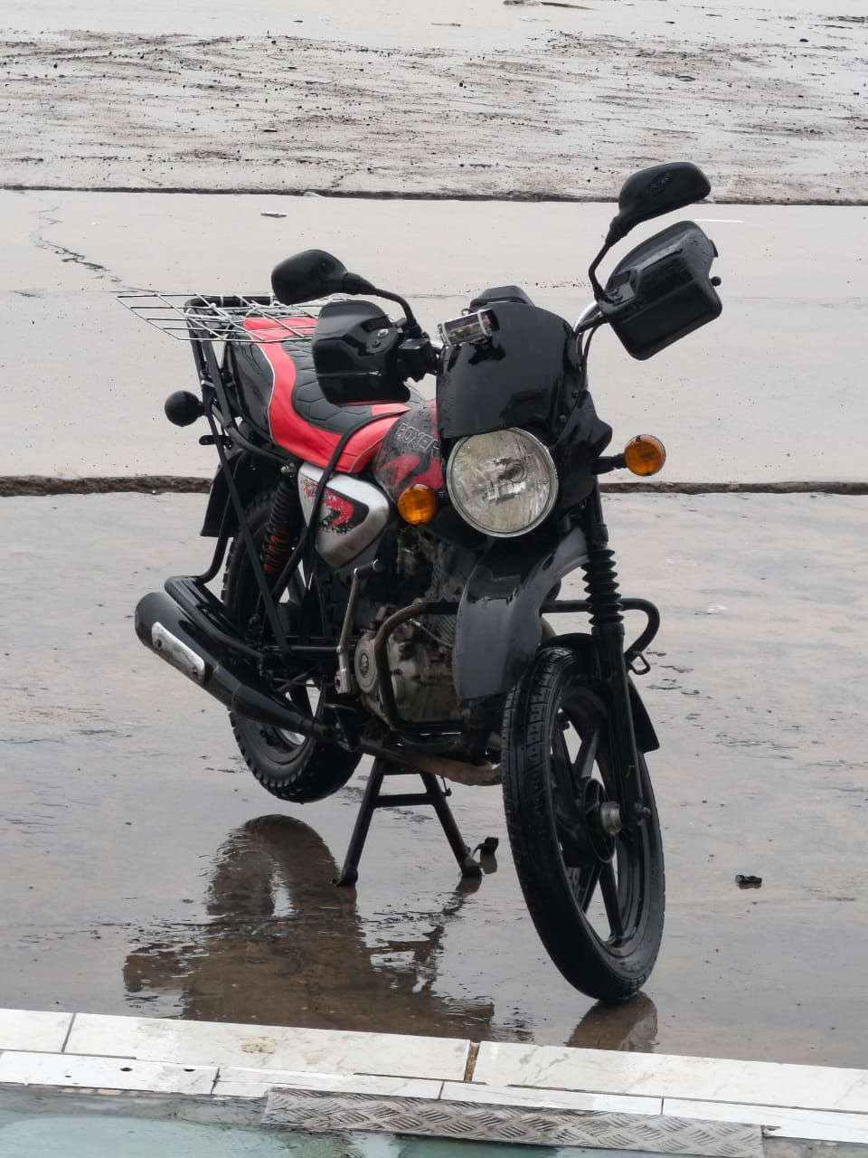 سلام عليكم بوكسر جبلي لون اسود مرقم لوحات نكليزي السنويه بسمي 2020 دراجه جديده مكاني بغداد السعر مليون 900. رقم الهاتف *********** بس وتساب 24ساعه
