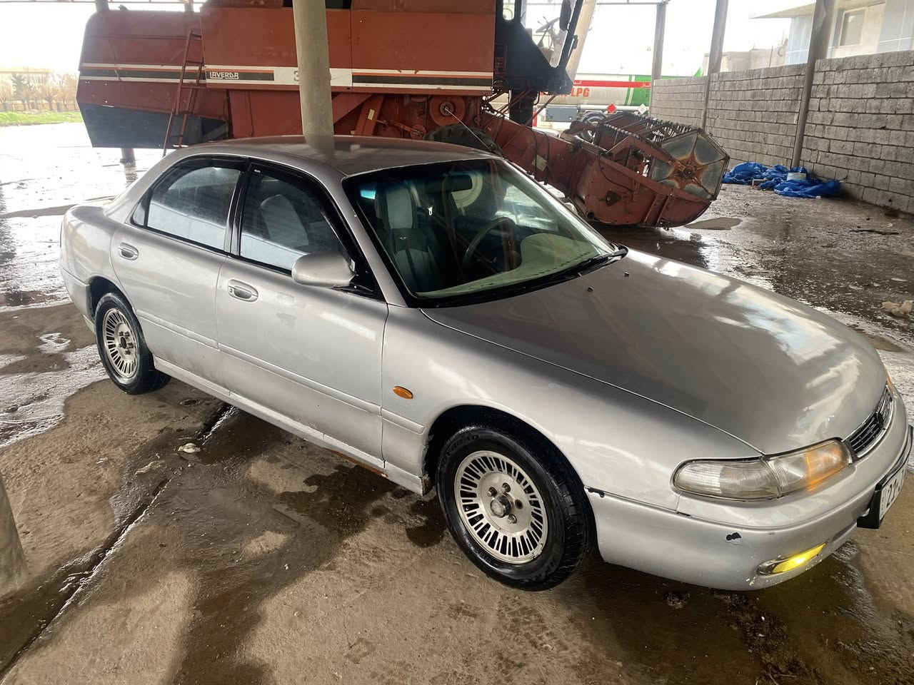 ٤٣$
(السلام عليكم، گةر قيسمةت هةر كي بي مالي فةقيره و نيتي فروشتنم هةيه،هين مالي خومه و هةر كةسي موشتةري بيي من لةكةلي ريك ئةكةوم انشالله بةسعري خوي )مازداي خةليجيه و موديل ١٩٩٥ة گير عاديه رةقةم و سةنةوي و هةزةي تازةيه هةتا ٢٠٣٠تازةية مةكينةي  گيري و عينةو كلاج و تةبريد سارد و گةرم و هةمووي بي عةيبه تاية هةر جواري تازةيه لةخوا بةزيابي ئةويش مالةكةي هيج ليدراوي نيه نة بيش نة دوا نة لا شان نيةتي و خايسي نيه و هةر برسياري ترتان هةبوو بي دوو دلي و بة راست كويي جوابت ئةيمةوه انشالله سعري ئةليم 43$و معامةله و گورينةوة ناكةم 
***********واتساب و فايبةرم هةيه
