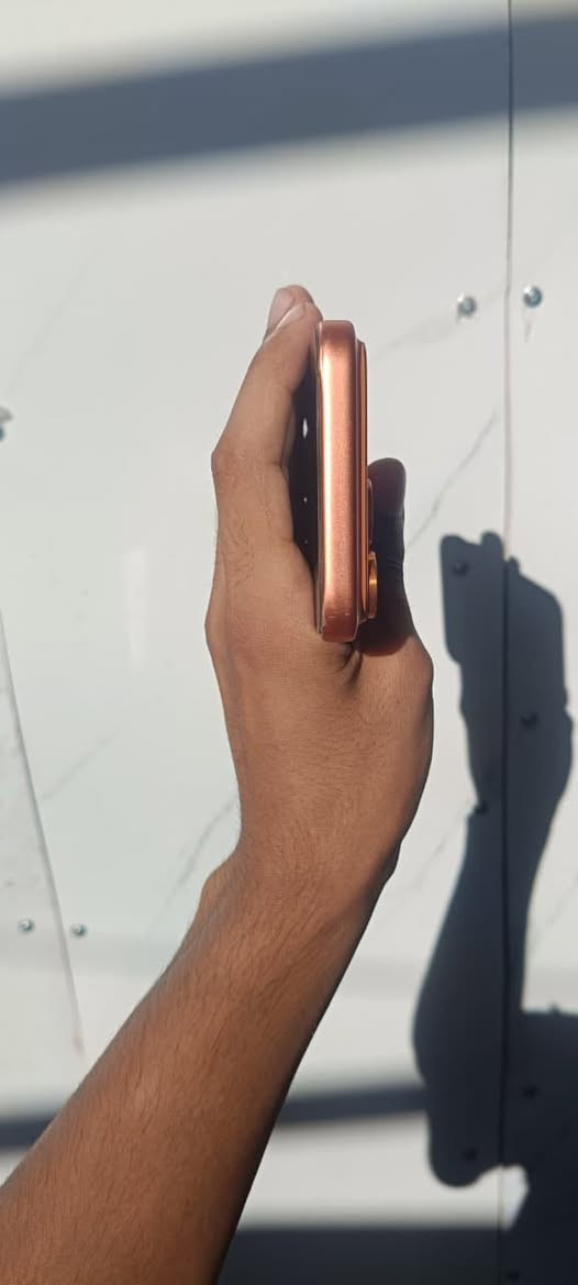 أيفون 17 برو ماكس
(الصور مو واضحه ما عندي جهاز زين)

بطاريه٩٧ عدد دورات ٢٢١
نظافه٩٩٪؜ شريحه فعليه يعني سيم كارت 
ويا كامل ملحقات كارتونه كيبل شركه
 
عنواني بغداد الشعب 
للتواصل *********** واتساب

