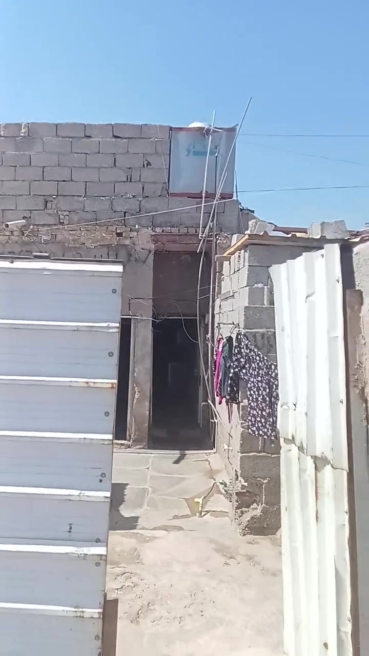 سلام عليكم بيت للبيع العنوان الحسينيه شارع الشركه ***********
