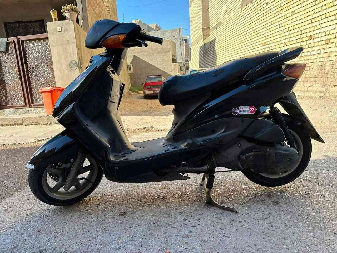 السلام عليكم
سكنس نثية سرعة 140 

نظيفة كلش 

محرك ناعم كلش 

تشتغل نگرة سلف 

كهربائياتها اوراقها كلها كاملة 

للبيع بـلااااش 450 وبيها مجال للشراي 

*********** رقم الهتف

نقص بيه كتف مال اشير يعني ما ترمش بس تشتغل

ولايت يحتاج تبديل عنواني بغداد
