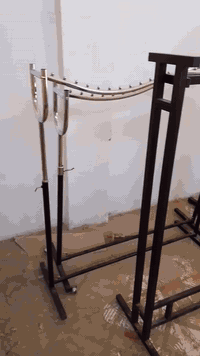 ابيع شلع  بوري حديد نضافه ٩٥٪ مع المثبت بل حائط  عارضه ملابس فول وسعر ...