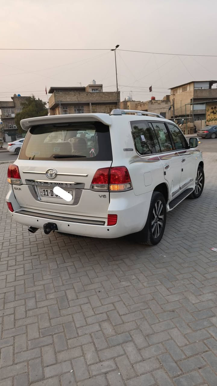 #لاندكروز موديل ٢٠١٠ مكفولة من ضربة بيهة صبغ صفحتين اثر طخطخات والباقي مكفولة مكينة ٦ سلندر ٧ راكب ٣قطع تبريد تحكمات جيهتين حاكية حساس خلفي شاشة كامرة دوارة شاشات خلفية  بصمة تشغيل وبصمت ابواب يدات نيكل اشاير بلمري فتحة سلايت ويل كب وبيهة مواصفات اكثر مكينة وكير مكفولات صدر امامي وخلفي جدد تبريد ثلج تخم تايرات جدد كهربائيات كلهة شغالة سياره جاهزه من كل شي اي نقص مابيهة ماشية ١٥٢ رقم بغداد الدولي الجديد بسمي عنوان بغداد العبيدي سعر ٢٤٣ وبيهة مجال للشراي للستفسار***********
