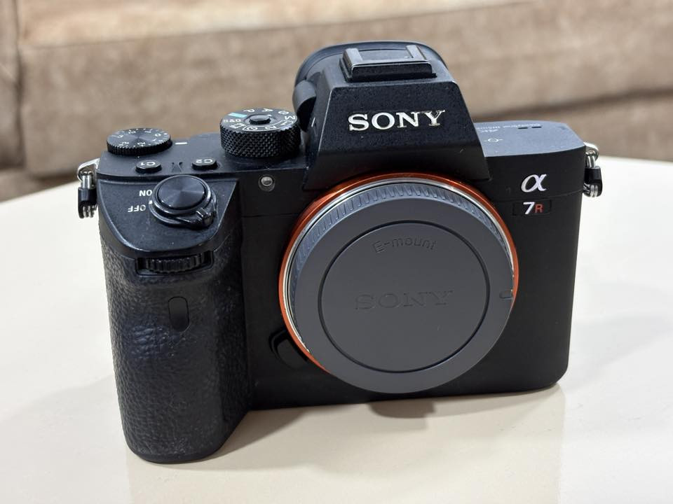 للبيع کاميرا سوني a7r iii 
نظافة 98‎%‎ 
عداد شتر 44k 
وياية بطارية بلادي وشاحنة بلادي وحزام بلادي  وكارتون 
بدون شخط 
سعر 11$ ورقة وبيها مجال
مكاني كركوك 
***********
