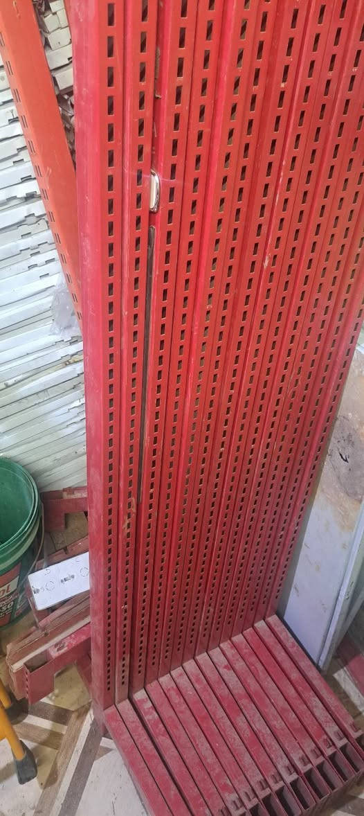 رفوف جداري 30 رف متر في 25
سفينة وسطي رف حلويات رف جانبي سفينه أحجام متنوعه
 مكاني بصرة البصرة ***********
