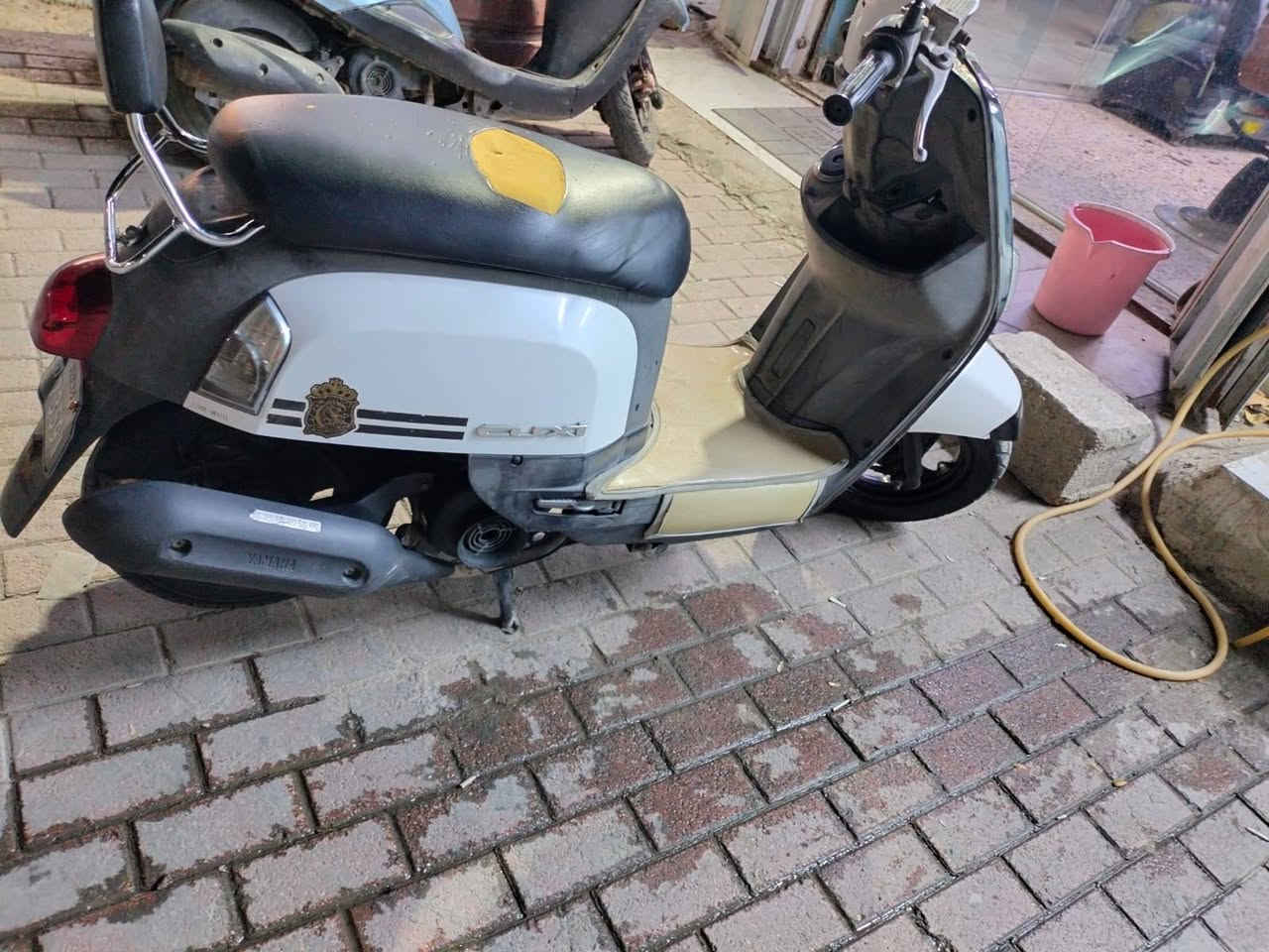 ماكس بوليس جديده فول نضافه مكينه مكفوله ما مطخوخه كهربائيات كلها شغاله عداد سرعه بانزين شغال جيب فيتر وتعال سعر 800 رقمي ***********

