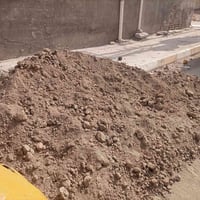 هذا التراب الي يحتاجة يجي ياخذة المكان اريدو واتساب او اتصال 078267944...