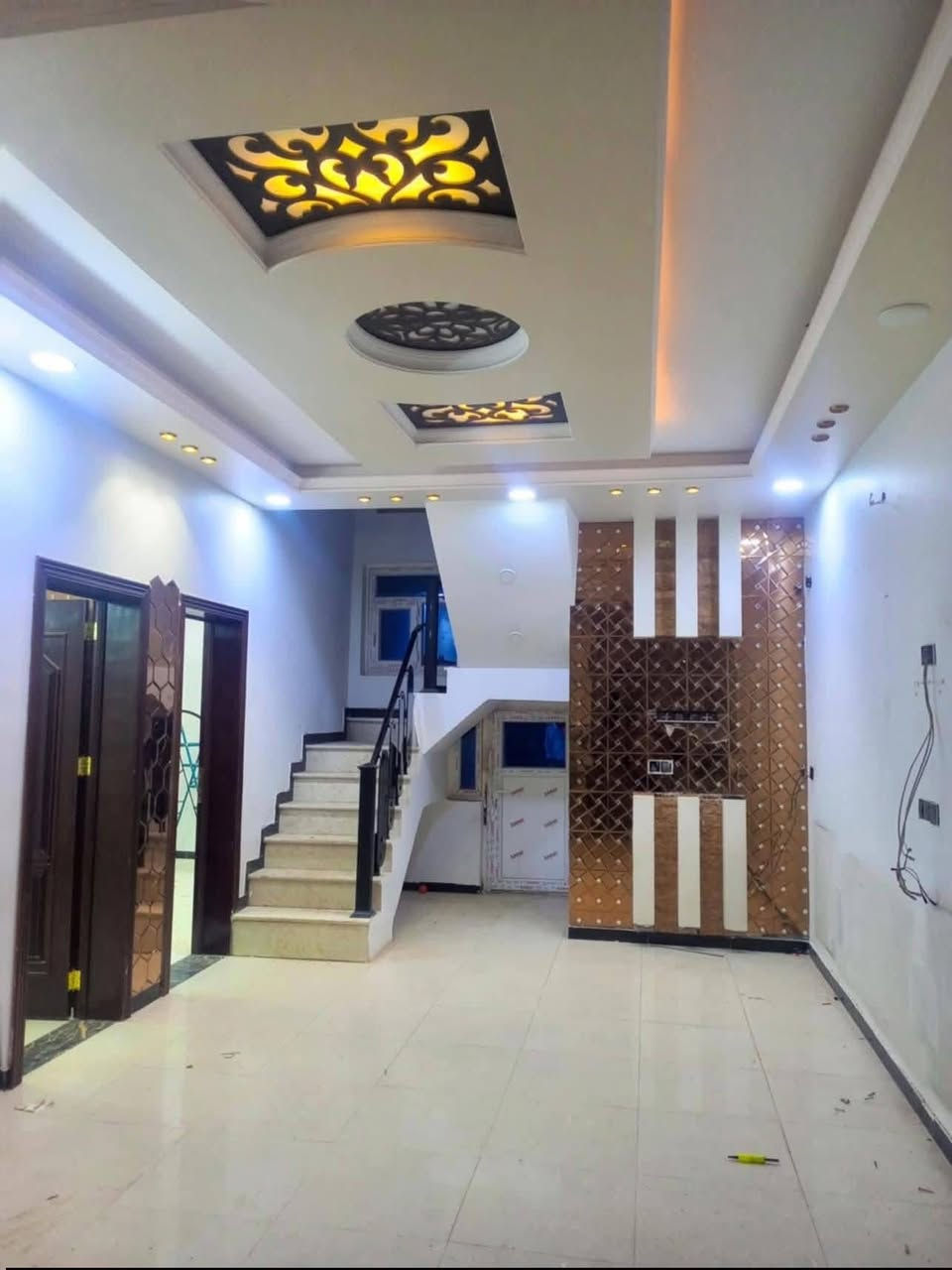 #دار_للايــــجـًـــار📍 الموقع: حي المعلمين قرب مأكولات تشرين شارع الجامع – منطقة مرتبة وهادئة

📐 المساحة: 100 متر مربع

🛏 يتكون من:
▪️ ثلاث غرف نوم
▪️ صالة
▪️ مطبخ
▪️ استقبال
▪️ صحيات داخلية وخارجية

✨ البيت نظيف وبناء حديث
✨ موقع مميز وهدوء تام
--------------------
🔺#للاستفسار التواصل فقط واتساب او اتصال 
http://wa.me/+964*********** 📲 حسن 
—————————————————————
او زيارة مكتبنا متواجدين
🔺مكتب دره المشرق للاستثمار والتطوير العقاري 
🔺العنوان:-حي الجزائر الشارع العام قرب مأكولات تشرين
