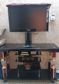 ميز بلازمه جديد يلمع +البلازمه سعرهن 250 بيهن مجال بسيط. التواصل مع ها...