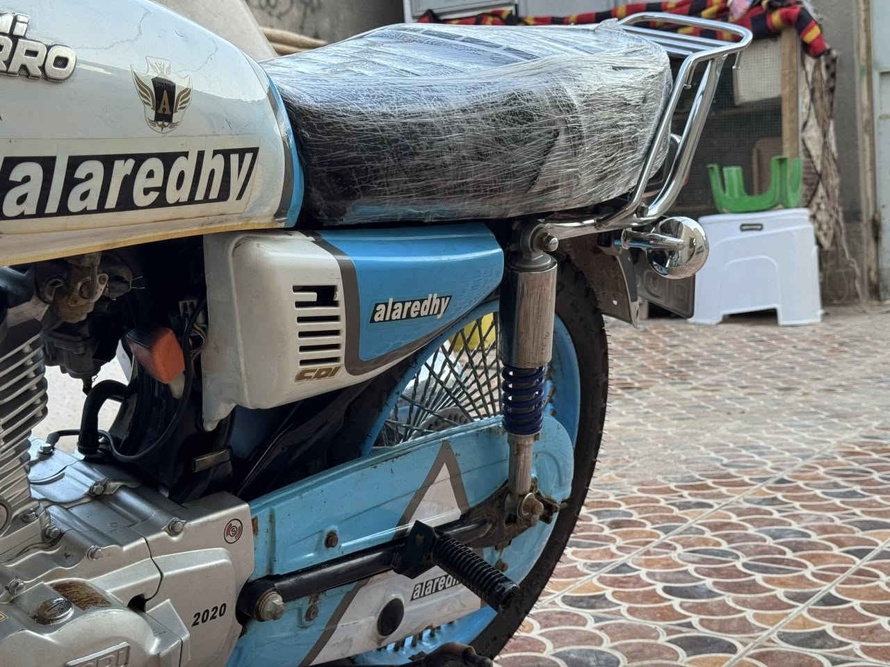 للبيع: دراجة ناما برو (Namipro) موديل 2020 - أخت الجديدة 🏍️✨
الدراجة للمراييد واليدور نظافة، مو مال تعب.. شغل واطلع!
المواصفات والتفاصيل:
• النوع: ناما برو (Namipro) أصلي.
• الموديل: 2020.
• الحالة: الدراجة "أخت الجديدة"، استعمال نظيف جداً وتحت إيدي، النهضة مالتها قوية وكلشي بيها شغال ويخبل.
• المحرك: ستاندر، لا مفتوح ولا ملعوب بيه، عزم وقوة بالصعدات والطريق.
الوضع القانوني (جاهزة للتحويل):
• الرقم: مرقمة وكاملة.
• السنوية: موجودة وباسمي (يعني التحويل مباشر وما تدور ورا أحد).
• الجهوزية: كل أوراقها قانونية وكاملة 100%.
الموقع: الديوانية.
السعر على الرقم اتصل بية 
للاستفسار والتواصل:
📞 الاتصال على الرقم: ***********
