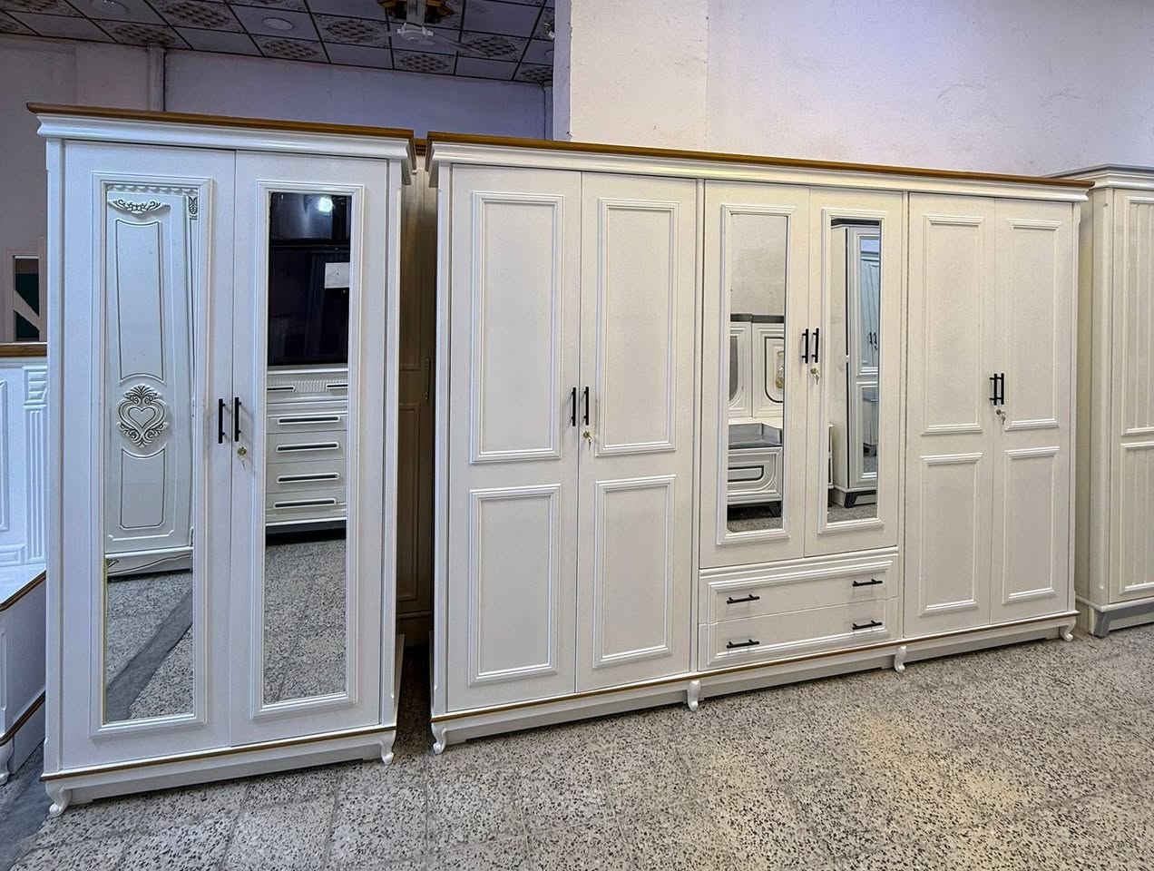 ﴿وَفِي السَّمَاءِ رِزْقُكُمْ وَمَا تُوعَدُونَ﴾
شركة عدنان الكناني تقدم  لكم 
نجارة عراقيه درجة اولى اصلي وليس تقليد لا نتعامل بالتقليد نهائياً 

ارتفاع الكنتور 250 
عرض الكنتور 3.20 
الزاوية 110 

الوجة MDF 
الداخل صاج طبيعي 

الاصباغ حرارية درجة اولى 

متكون من 10 قطع 

الضهر جرجوبة ضب براغي 

القاعدة والسقف بلوك صاج
العنوان بغداد الجديدة شارع الصناعي قرب مستشفى العلماء الاهلي 
للحجز والاستفسار اكثر واتساب ***********
