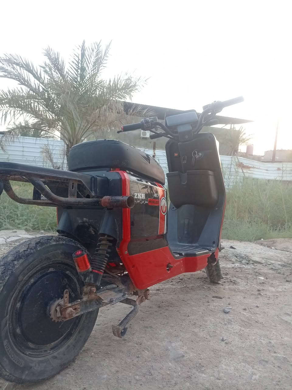 دراجه شحن R7 مديل 2024 نضافة الدراجه مثل بالصوره بيها شاشه دجتال موجده بصمه وسويج الدراجه شغاله لايت عالي ناصي اشاير يمنه يسره بيها رباعيه ونشره بيها جهاز إنذار ضد السرقه بيها نظام البك R   بريكات دسك امامي وخلفي
 نقصها فقط بطاريات سعرها 130 الف وبيها مجال بسيط ***********
