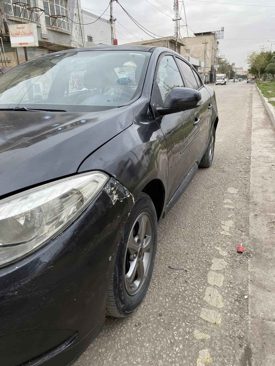 السلام عليكم 

رينو فلاونس 2016 موصفات تحكم استيرن تبديل باب خلف السايق وبيها طخات شويه وجراد بالقماره ابيعها احزام حتى مادوخك  سياره نقصها بوليش ترجع ليره ادامه كامله للسياره كير محرك مكفول حداديه جديده باتري جديد كل نقص مابيها  ترايك للبصره رقم كربلاء مصفره غرامات سنويه ساقطه مداور ثاني يوم مكان سياره كربلاء مامتواجد عالفيس 

السعر 60 وبيها مجال
***********
