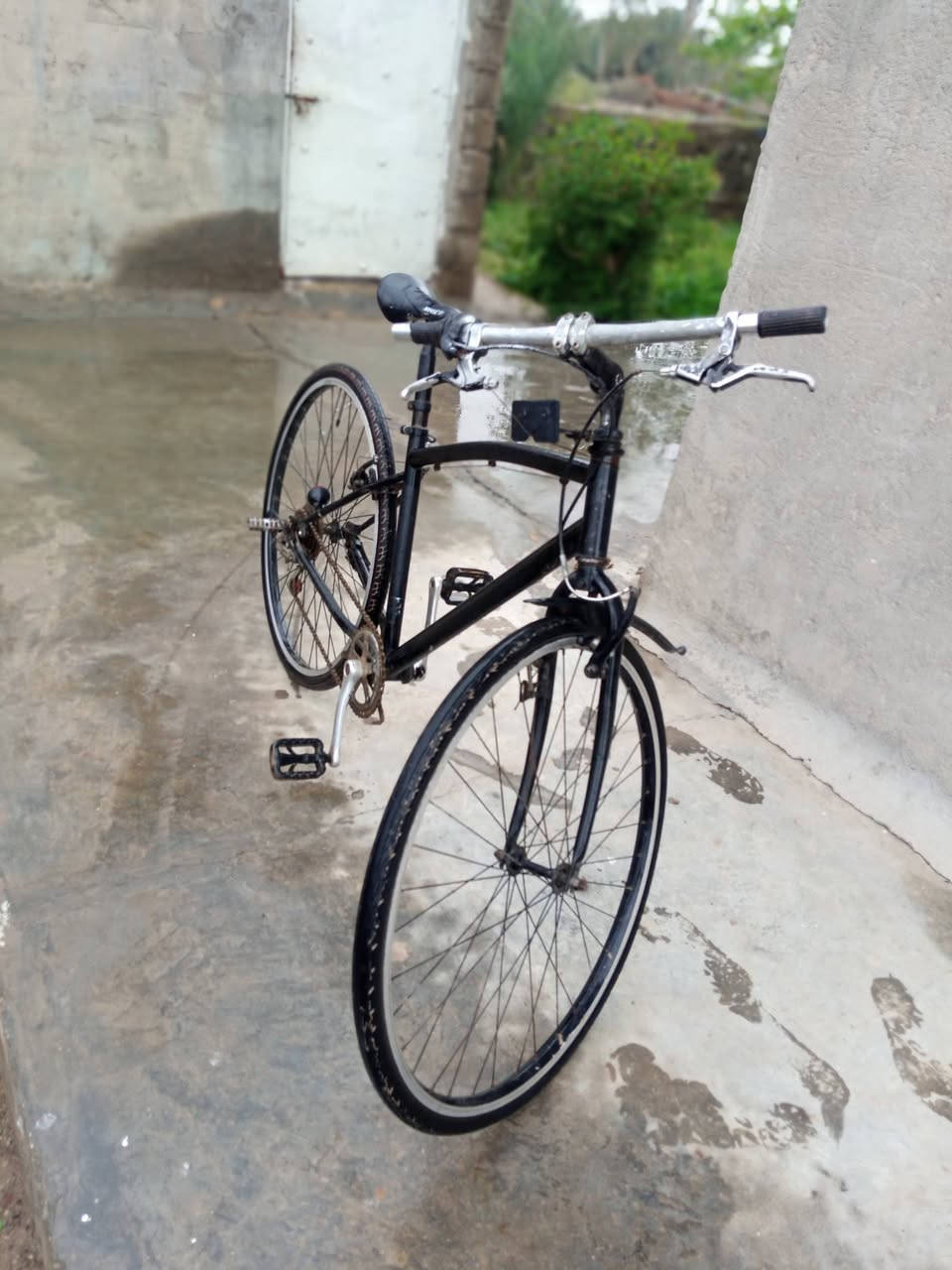 السلام عليكم بوسك للبيع العنوان تقاطع النهروان بيعه مستعجل ما بي شي جديد وانتصاب***********
