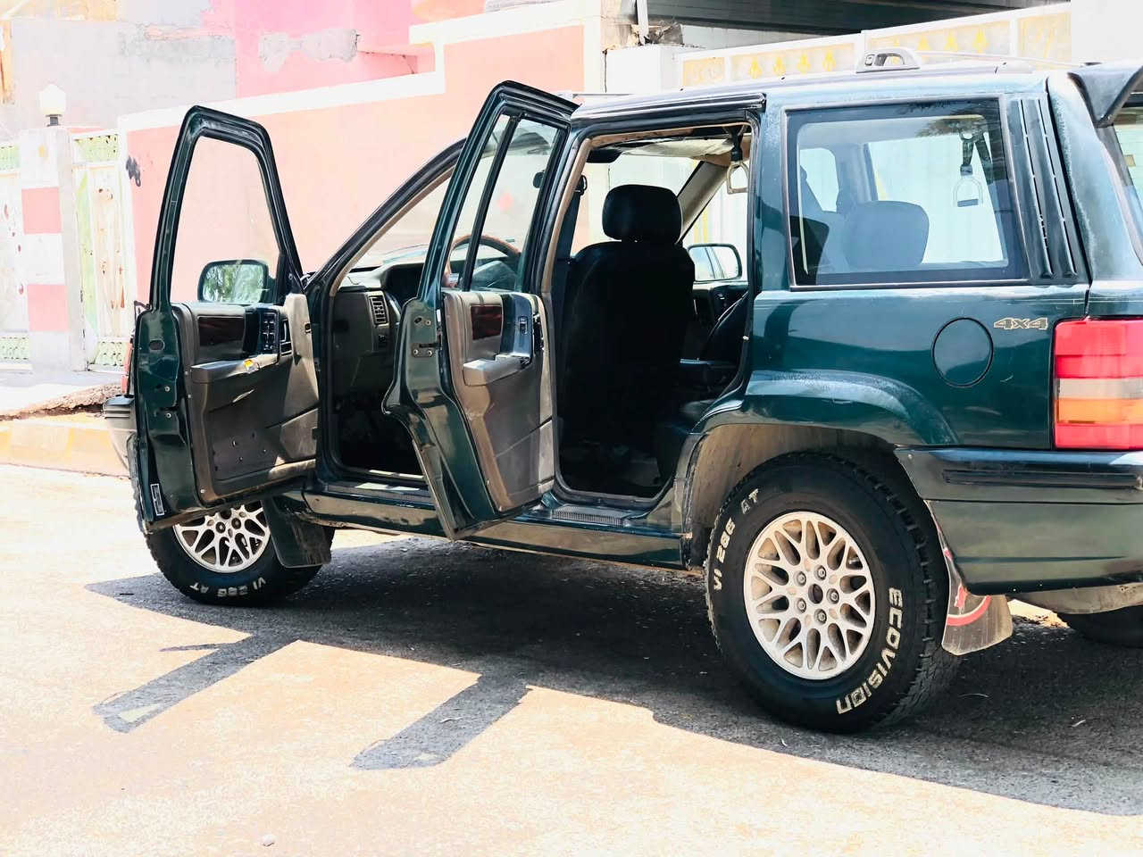 سلام علیکم
چیرۆکی بۆفڕۆشتن
مۆدێل(٩٣)
گێر تۆماتیک 
جام کارەبایی
مەکینە بەتەیی لەسەرە
بەشەرتی گێڕو مەکینە
تەبریتی ساردوگەرمی هەیە
ڕەقەم باریک (سەنەویی بەناویی خۆمەوەیە)تا٢٠٣١
نرخ(٥٠)گلاو مەعمەلەیەکی کەم
(***********)
