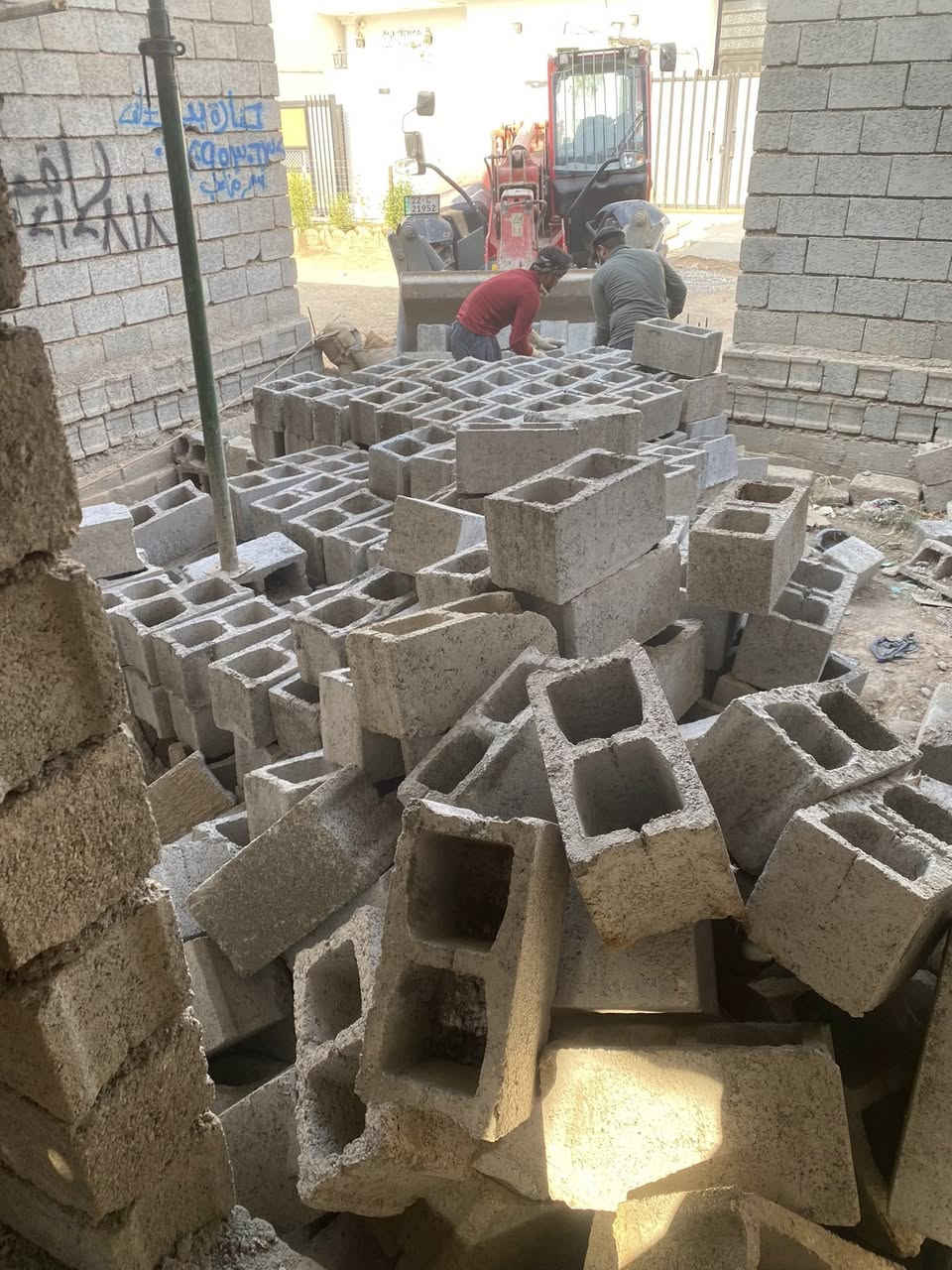 سلام عليكم كادر تنظيف بيوت  او تفليش او تصعيل بلوك    او حفر لاين  او تسيس بواري  او صبت لاش  ***********.   ‭٠٧٧٠ ٠٣١ ٩٦٦٣‬
