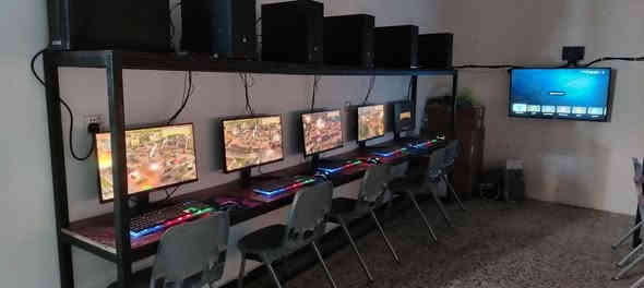 من رخصة الأدمن
------------------------------------
حاسبات للبيع الي يحب يطور من الكوفي مالته ويضيف مجال للكيمنك والتدخين ويدمجهم
------------------------------------
١٠ حاسبات + ١٠ شاشات حجم ٢٤ FHD نوع هايسنز
يوبي اس اونلاين 3kv عدد ٢ (يعني يطول ساعه) اذا نقطعت الكهرباء عندك
جهاز Lan مع خاصيه الانترنت + ميزين طوله ٤ أمتار والعرض ٥٠سم
------------------------------------
الحاسبات تشغل الألعاب الجماعيه
------------------------
١- كاونتر 1.6
٢- كاونتر سورس
٣- كال أوف ديوتي ٤
٤ - كال أوف ديوتي زومبي
٥ - كال أوف ديوتي ٦ إلى الجزء ٩
٦ - مدل اوف هونر بكل أجزاء العبه
٧ - جنرال زيرو اور
٨ - جي تي اي V بجميع أجزاء اللعبه
١٠ - سترونك هولد
١١ - عاصفه الصحراء
١٢ - بلور
------------------------------------
سبب البيع عدم التفرغ
------------------------------------
 للاستفسار يرجى الاتصال على هذا الرقم
***********
