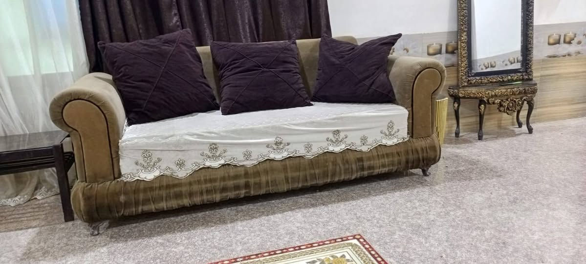 تخم ١٠ مقاعد نضيف تزاكام السعر ٣٥٠مكاني مشخاب ***********
