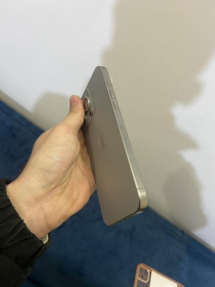 ايفون 15برو ماكس للبيع جهاز نضيف خدش مابي مامفتوح ابد شرط فحص بطاريه 86
ذاكره256
كارتونه غراضه كامله
السعر 950بي مجال بسيط
***********
