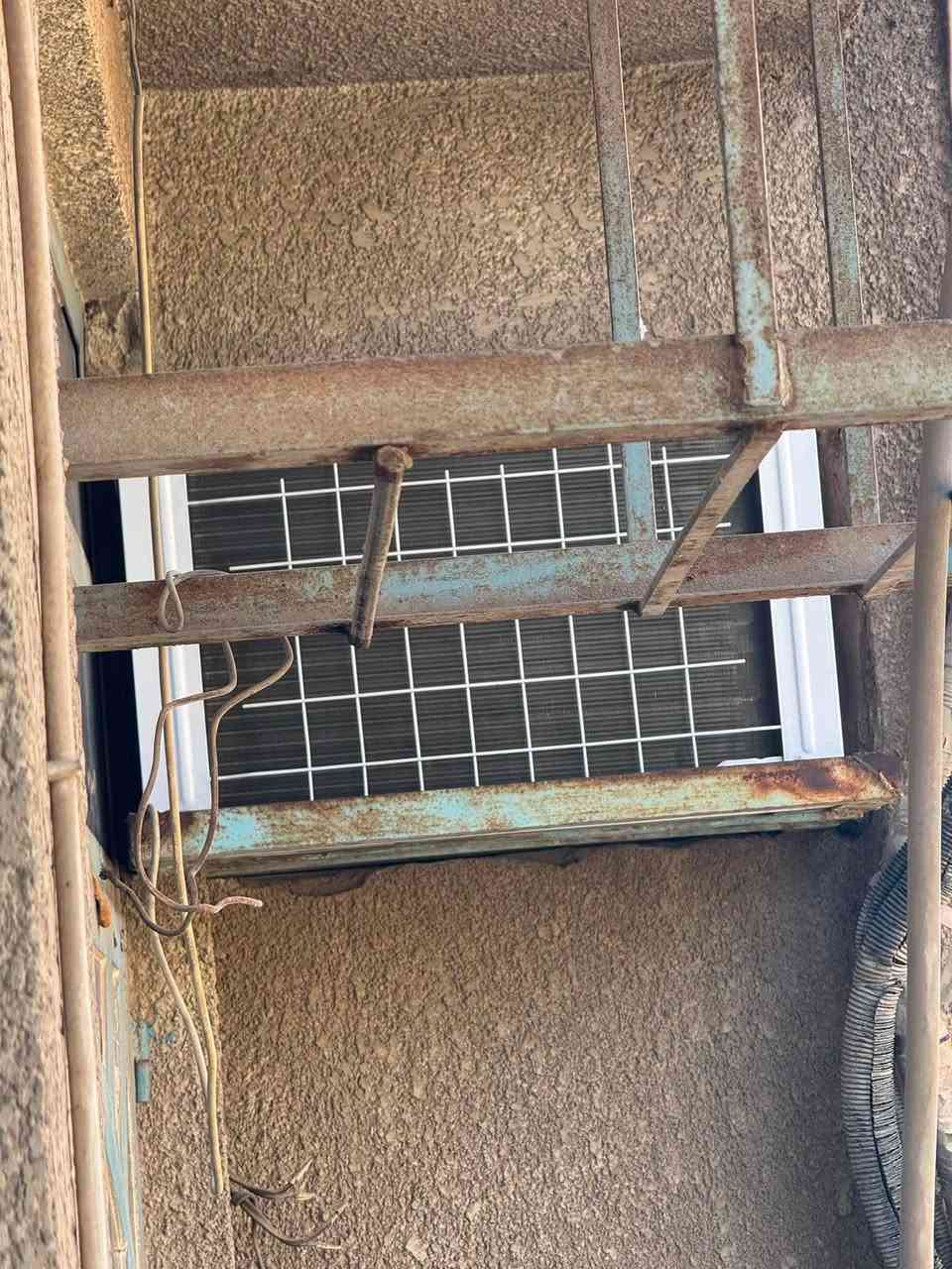 السلام عليكم مكيف ميديا طنين  مستخدم 3 اشهر فقط  شرط النظافه والشغل الراديترات بعدهن ذهبي تبريده ثلج صوت وتبريد مكفول من كلشي جدا نظيف فرقه عن الجديد 3 اشهر بس العنوان الكاظمية تواصل خاص او ع رقم *********** السعر 350 🌹🌹
