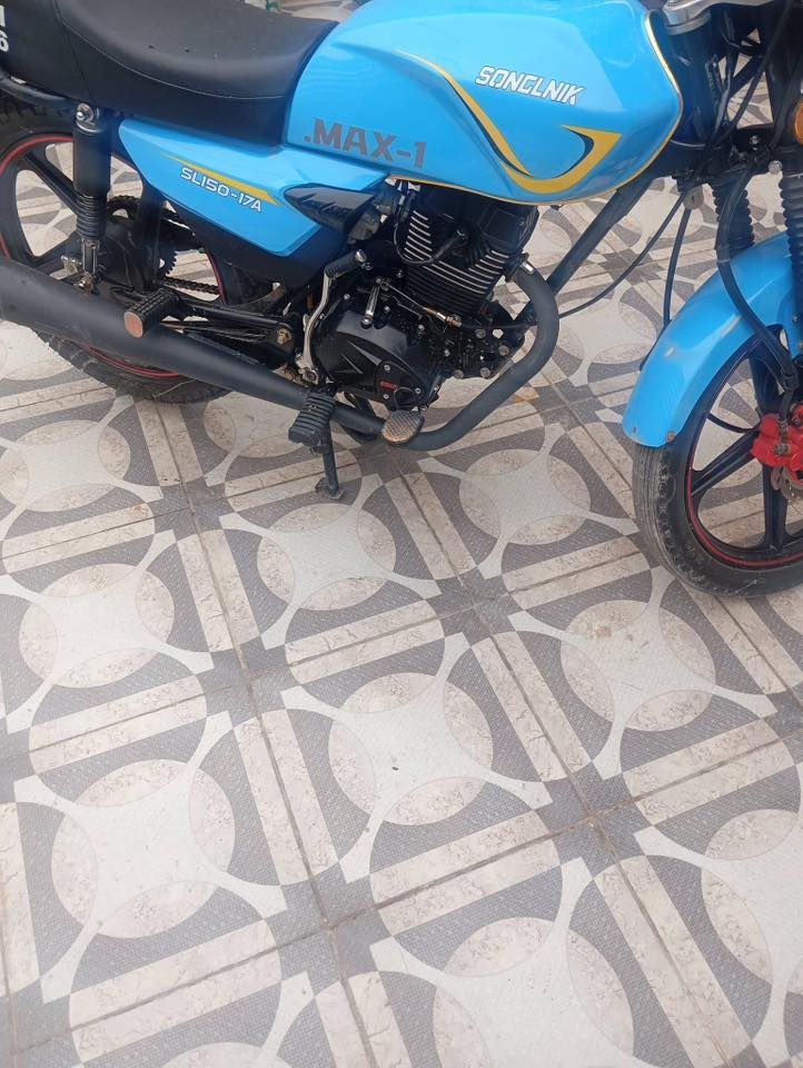 السلام عليكم درجه شاينك  سكنر البيع أو مرواس حسب القناعه الدرجه  الجديده صالها شهرين من طالع من الوكيل موديل 2027 ماشيه 376 كيلو مكاني بابل الحله مركز المدينه رقم صاحب الدرجه  ***********
