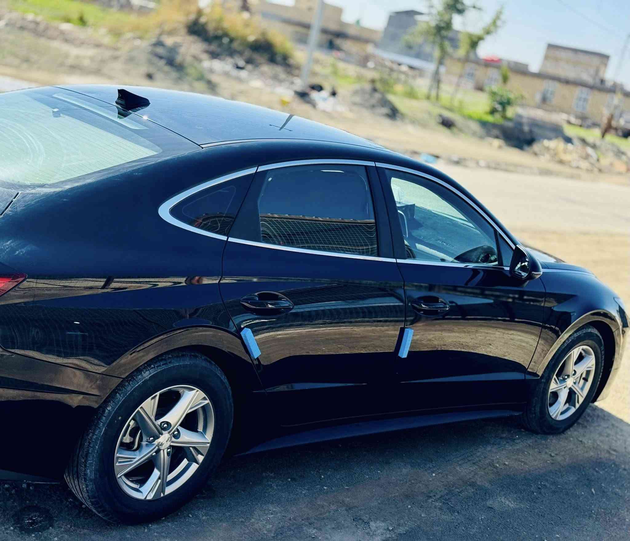 سيارة سوناتا للبيع
موديل 2023 وارد امريكي 
مكفوله كفاله عامه من الضربه او الحادث 
سياره جديده ماشيه 68 الف
المواصفات 
شاشه.  كامره خلفيه. رادار امامي. تحكم استرين.  
كير دكم.  هاند بريك كهربائي. تدفه تبريد فول. 
محرك 2500 
رقم انكليزي   سنويه جديده بأسمي 
مكان السياره ديوانيه
السعر 185 وبيه مجال بسيط 
***********
