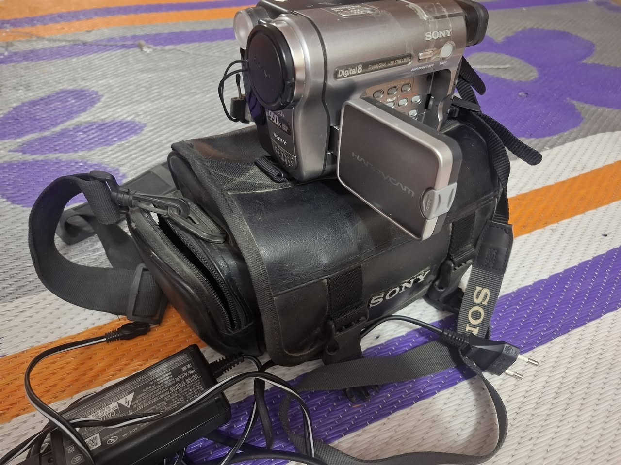كامره SONY كاسيت 8 ملم شغاله شرط الضمان والفحص ملحقاتة كله موجودة سعره [125] يوجد توصيل اتصال ***********
