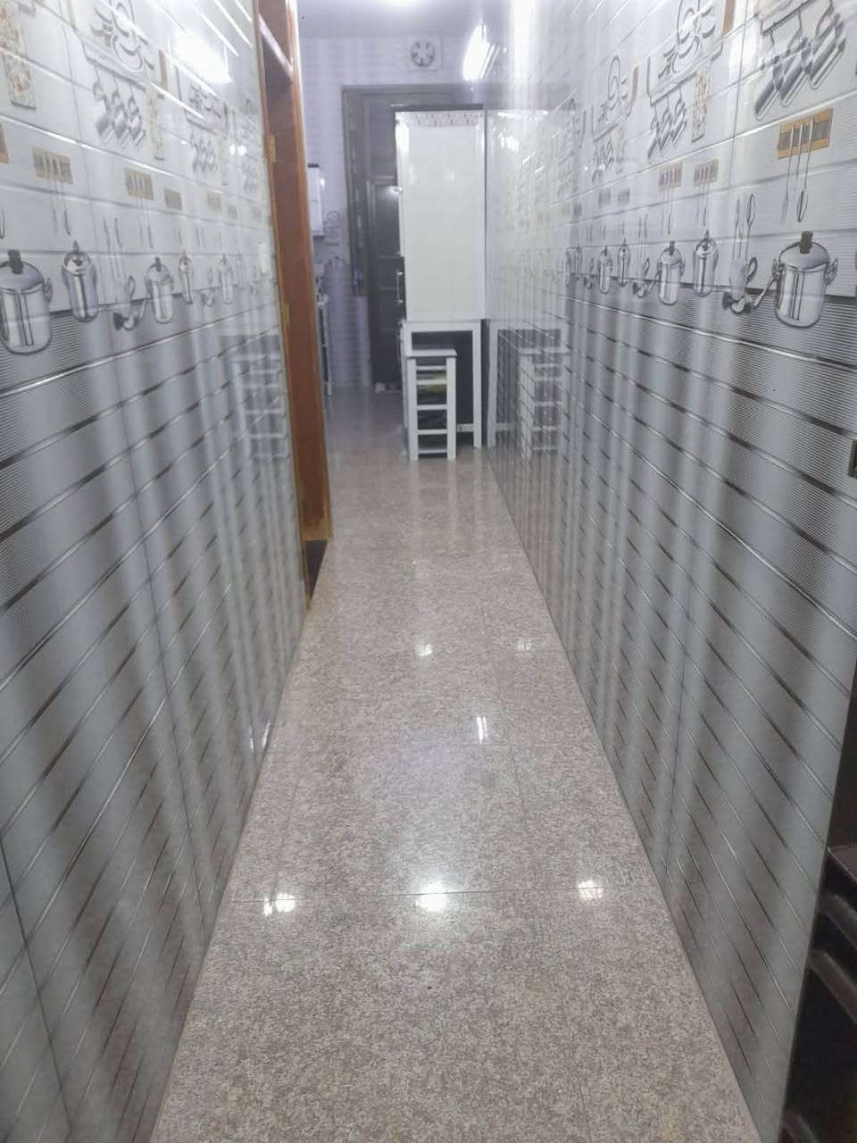 سلام عليكم دار للبيع في منطقه الامين الثانيه على شارع العام مساحه البيت  140 متر واقع حال سعر 110 مليون 
هاتف ***********
