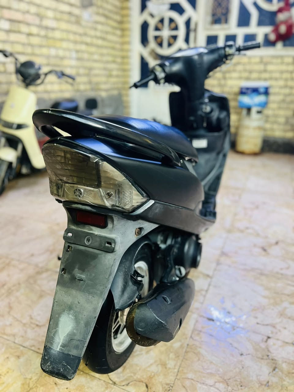 للبيع السعر ٧٠٠ وبيها مجال ما مفتوحه دراجه بلاد.                                ***********. متواجد واتساب وماسنجر.
