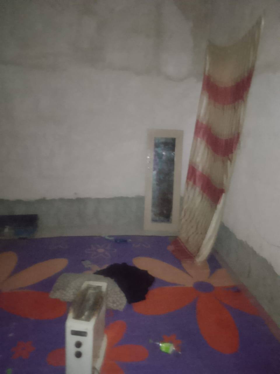 السلام عليكم
 بيت  للبيع زرعي قرب  عامود 134مساحته م  السكف صب كونكريت، بناء بلوك السعر 17وبيه مجال يحتوي على غرفه وصالةوستقبال و مطبخ حمام وتواليت
برة وحمام وتواليت جوة للاستفسار الاتصال على الارقام 
#ملاحظة الرقم👇 الاول بيه وتساب 
***********
***********
