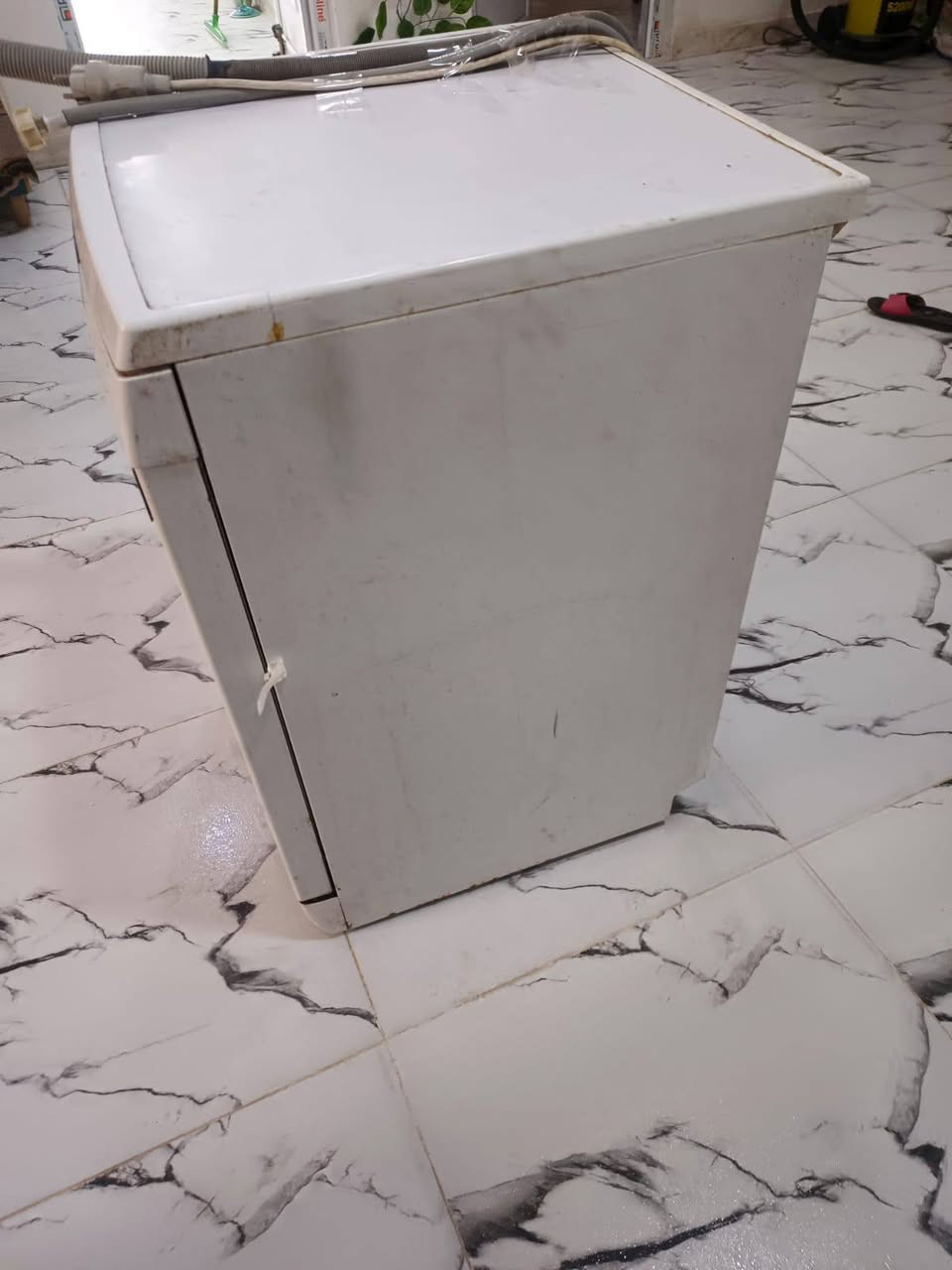 السلام عليكم غسالة صحون نظيفة و شغالة 3 سلات فقط السلة الي بالوسط مكسورة تتصلح او يترهملهة سله نوع الشركة الحافظ السعر 125 الف للاستفسار 
***********
و يوجد واتساب عله نفس الرقم
