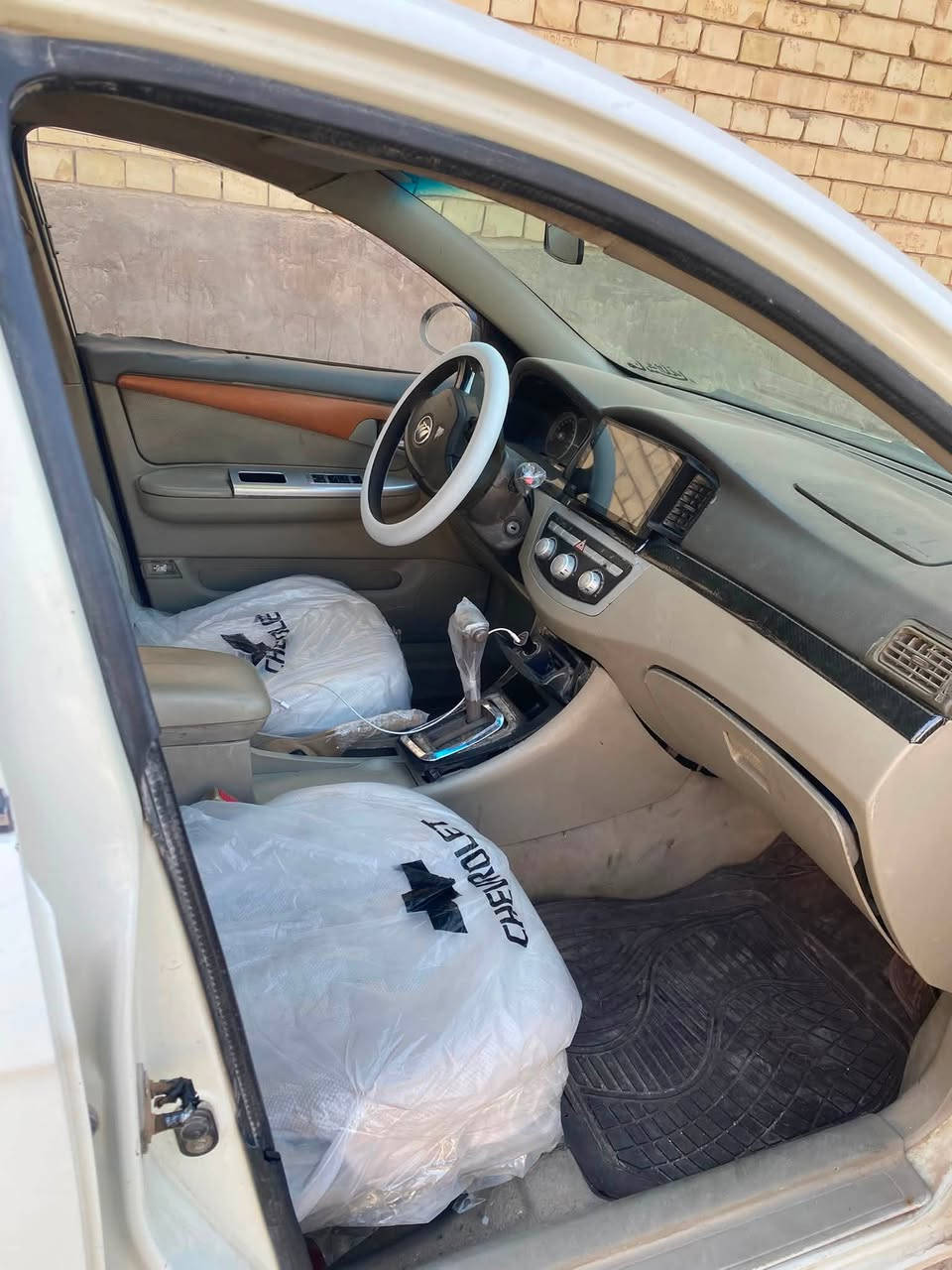 سبام عليكم 
ليفان 620
مديل 11
كير ول مكينه مال بيكاتشو نحله 
سنويه جديد هز جديده رقم انكليزي 
تحويل ثاني يوم 
دوشمه جديده 
طخم تاير جديد 
كامره و شاشه 
اشاير بل مري 
تحكم بل مري 
وياله الابلادي مالته 
البجم كله تئسيس  جديد 
لايتات الناصي اصفر ول عالي زنون 
كهربائيات كله شغاله 
فيت بم جديد 
نقص فقط كبريسر تبريد 
38وبيه مجال قليل 
مكاني كربلاء حي نصر 
***********
